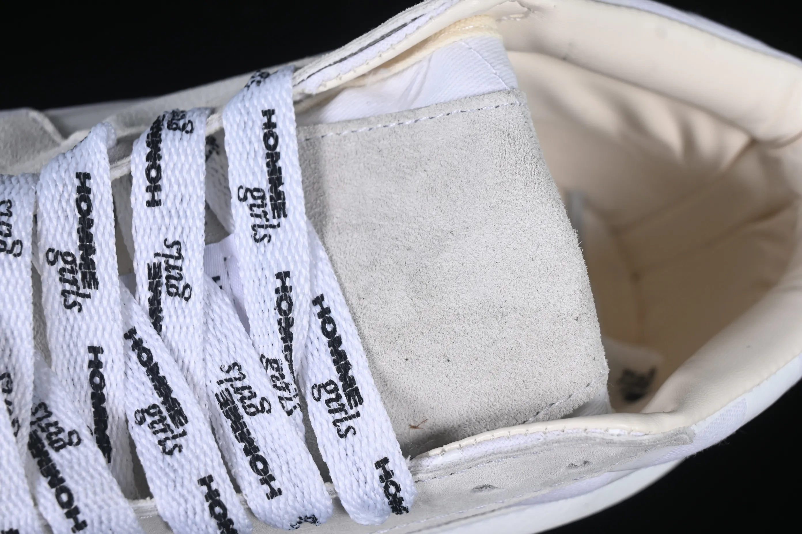 All categories Vans Vans series Vans Mid Vans China HommeGirls x Vans Sk8-Mid fashionable and versatile mid-top casual vulcanized sneakers VN000NBN2VZ